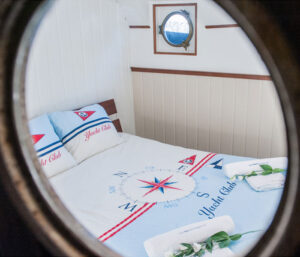 houseboat Saturnus Amsterdam