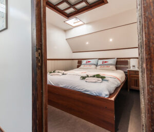 houseboat Saturnus Amsterdam